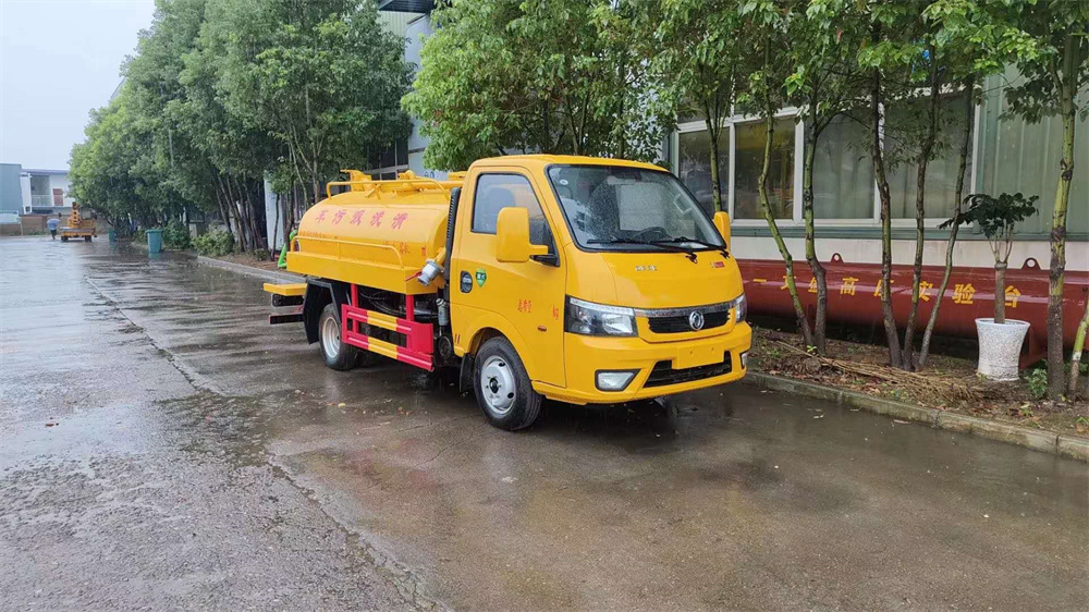 藍牌可進地下室清洗吸污車—東風(fēng)途逸3方清洗吸污車